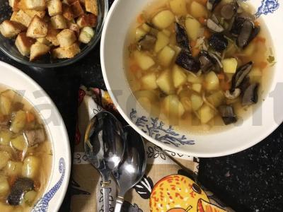 Grybų sriuba pagrindine nuotrauka