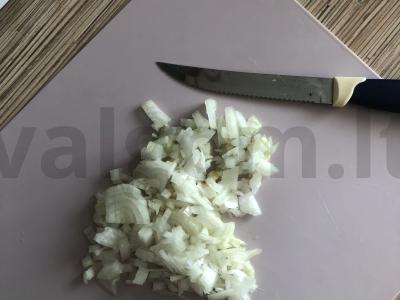Mėsos kukuliai grietinės ir pomidorų padaže Žingsnis 1