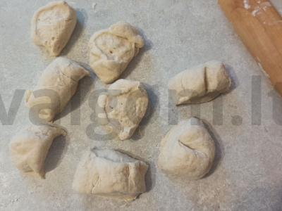 Pyragai su obuoliais ir cukraus pudra Žingsnis 5