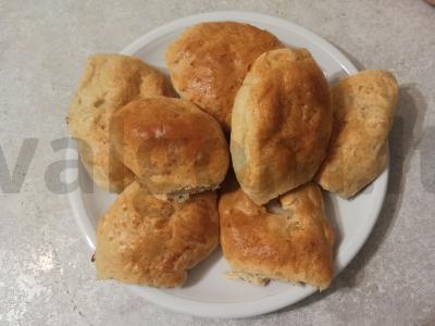 Pyragai su obuoliais ir cukraus pudra pagrindine nuotrauka