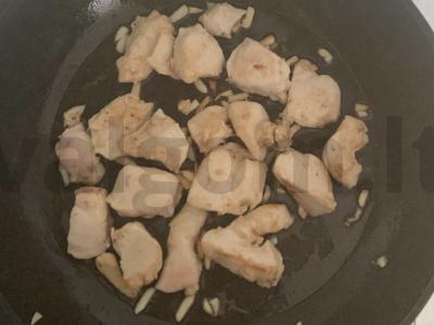 Keptos bulvės su vištiena grietinėlėje Žingsnis 1