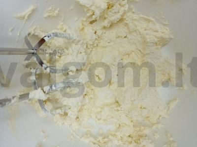 Migdolų pyragas su mėtų pieno įdaru Žingsnis 3