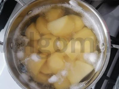 Vištiena su bulvių koše ir keptais svogūnais Žingsnis 1