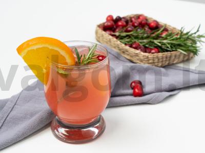 Spanguolių kokteilis su rozmarinais pagrindine nuotrauka