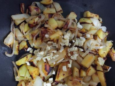 Česnaku keptos bulvės. Žingsnis 9