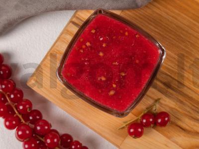 Raudonųjų serbentų tyrė pagrindine nuotrauka