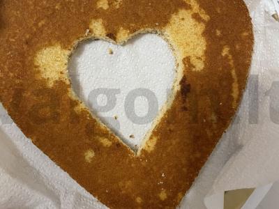 Vanilinis pyragas su bananais, kiviais ir juoduoju šokoladu Žingsnis 1