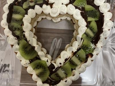 Vanilinis pyragas su bananais, kiviais ir juoduoju šokoladu Žingsnis 5