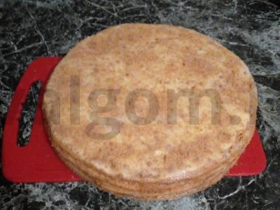 Lengvai pagaminamas "Medaus" pyragas pagrindine nuotrauka