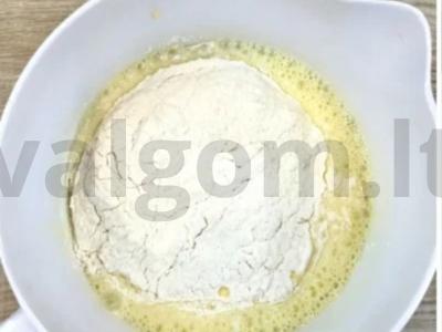 Pieno mergaitės pyragas su uogomis Žingsnis 1