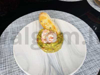 Avokadų tartaras pagrindine nuotrauka