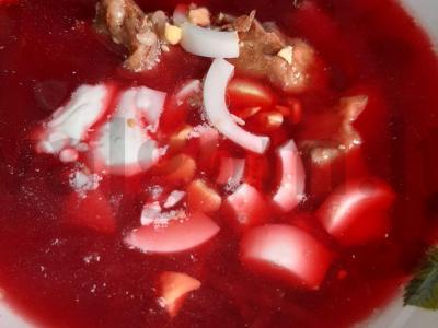 Gausi burokėlių sriuba ant kiaulienos šonkaulių pagrindine nuotrauka