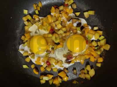 Omletas su daržovėmis ir aitriosiomis paprikomis Žingsnis 3