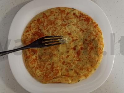 Tingus khachapuri keptuvėje pagrindine nuotrauka