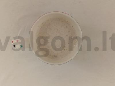 Pikantiškas kefyro kokteilis su abrikosais, džiovintomis slyvomis ir sultenėmis pagrindine nuotrauka