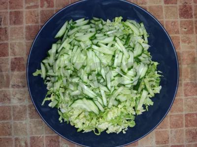 Pasninko agurkų salotos Žingsnis 1