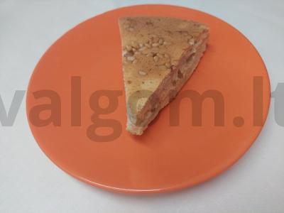 Pušies riešutų pyragas pagrindine nuotrauka