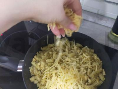 Makaronai su sūriu, kiaušiniu ir šonine Žingsnis 9