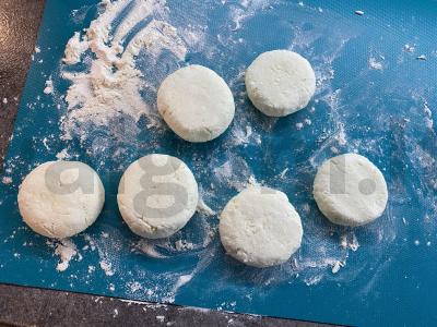 Sūrio pyragai be kiaušinių Žingsnis 2