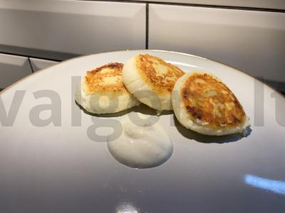 Sūrio pyragai be kiaušinių pagrindine nuotrauka