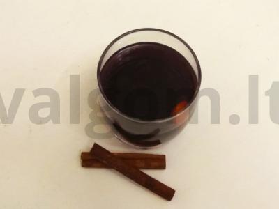 Aštrus glegas raudonojo ir baltojo vyno pagrindu pagrindine nuotrauka