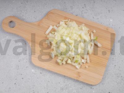 Bulvių košė su keptomis voveraitėmis ir svogūnais Žingsnis 1