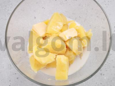 Bulvių košė su keptomis voveraitėmis ir svogūnais Žingsnis 4