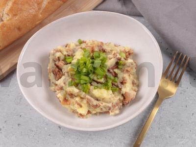 Bulvių košė su keptomis voveraitėmis ir svogūnais pagrindine nuotrauka