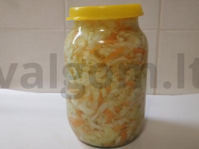 Greitai paruošiami subalansuoto skonio rauginti kopūstai pagrindine nuotrauka