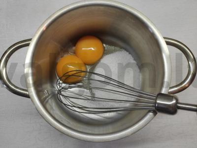 Kiaušinių grogas su cinamono ir badiano skoniu Žingsnis 1