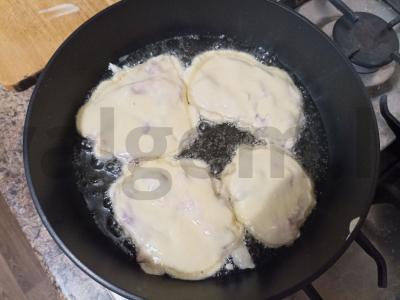 Švelni vištienos filė kiaušinio ir miltų plakinyje Žingsnis 3