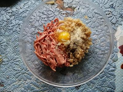 Mėsos kukuliai su rudaisiais ryžiais pomidorų padaže Žingsnis 1