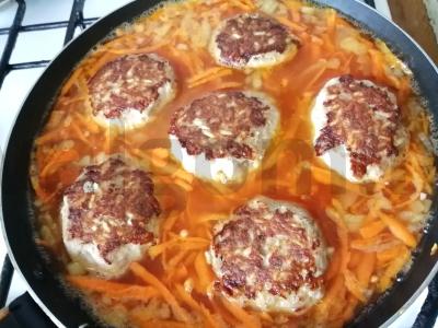 Mėsos kukuliai su rudaisiais ryžiais pomidorų padaže Žingsnis 5