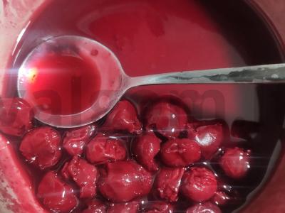 Šokoladinis vulkanas su vyšnių konfit Žingsnis 3