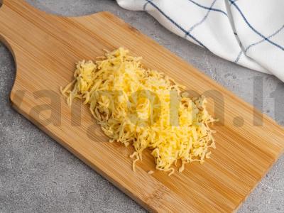 Kiaušiniai, įdaryti sūriu ir tryniu Žingsnis 1