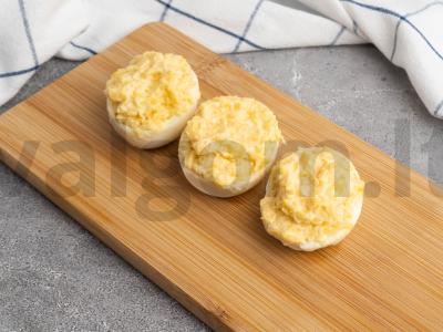 Kiaušiniai, įdaryti sūriu ir tryniu Žingsnis 3