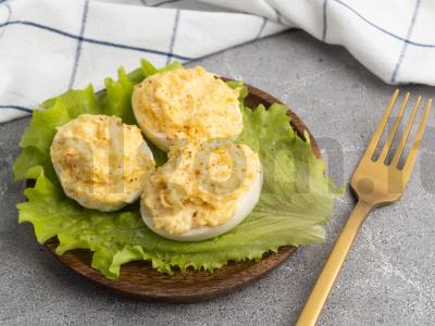 Kiaušiniai, įdaryti sūriu ir tryniu pagrindine nuotrauka