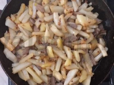 Keptos bulvės su austrių grybais pagrindine nuotrauka