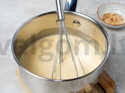 Mimozos tortas su uogomis ir grietinėle Žingsnis 2