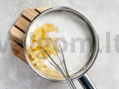 Mimozos tortas su uogomis ir grietinėle Žingsnis 3