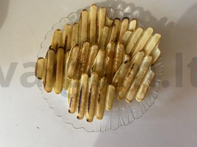 Oro vafliai ant elektrinio grilio pagrindine nuotrauka