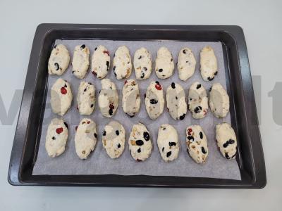 Varškės sausainiai su džiovintais vaisiais ir riešutais Žingsnis 7