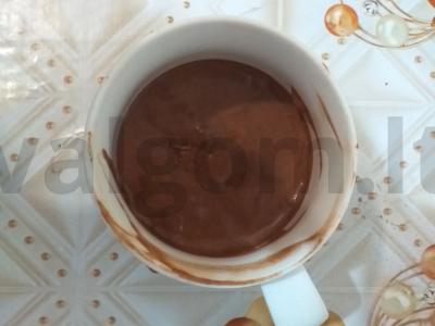Keksiukas puodelyje su pienu ir kakava Žingsnis 3