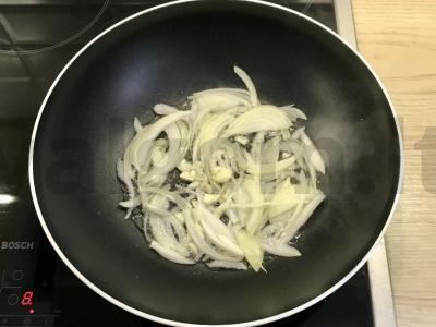 Kepta kiauliena su paprikomis Žingsnis 3