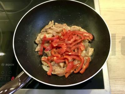 Kepta kiauliena su paprikomis Žingsnis 4