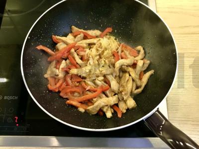 Kepta kiauliena su paprikomis Žingsnis 5