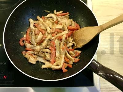 Kepta kiauliena su paprikomis Žingsnis 6