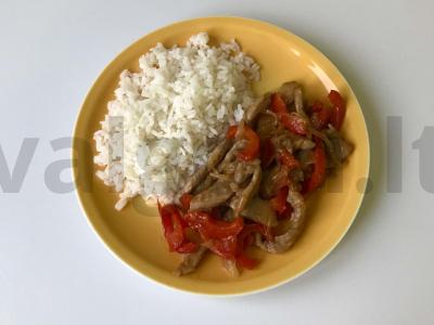 Kepta kiauliena su paprikomis pagrindine nuotrauka