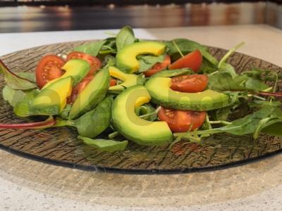 Salotos su upėtakiais, apelsinais ir avokadais Žingsnis 3