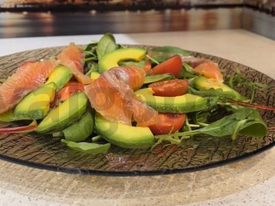 Salotos su upėtakiais, apelsinais ir avokadais Žingsnis 4